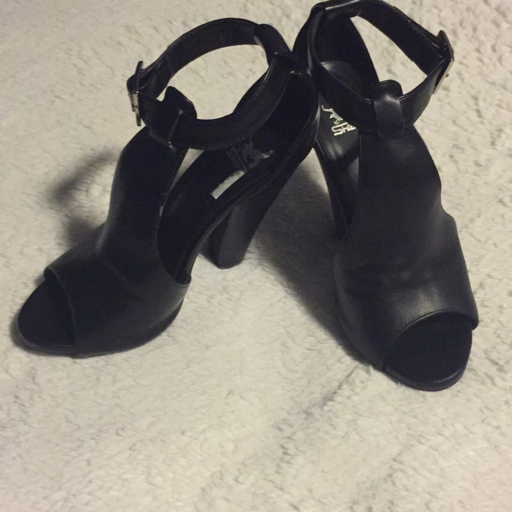 Shoes - Picture 2 of 4